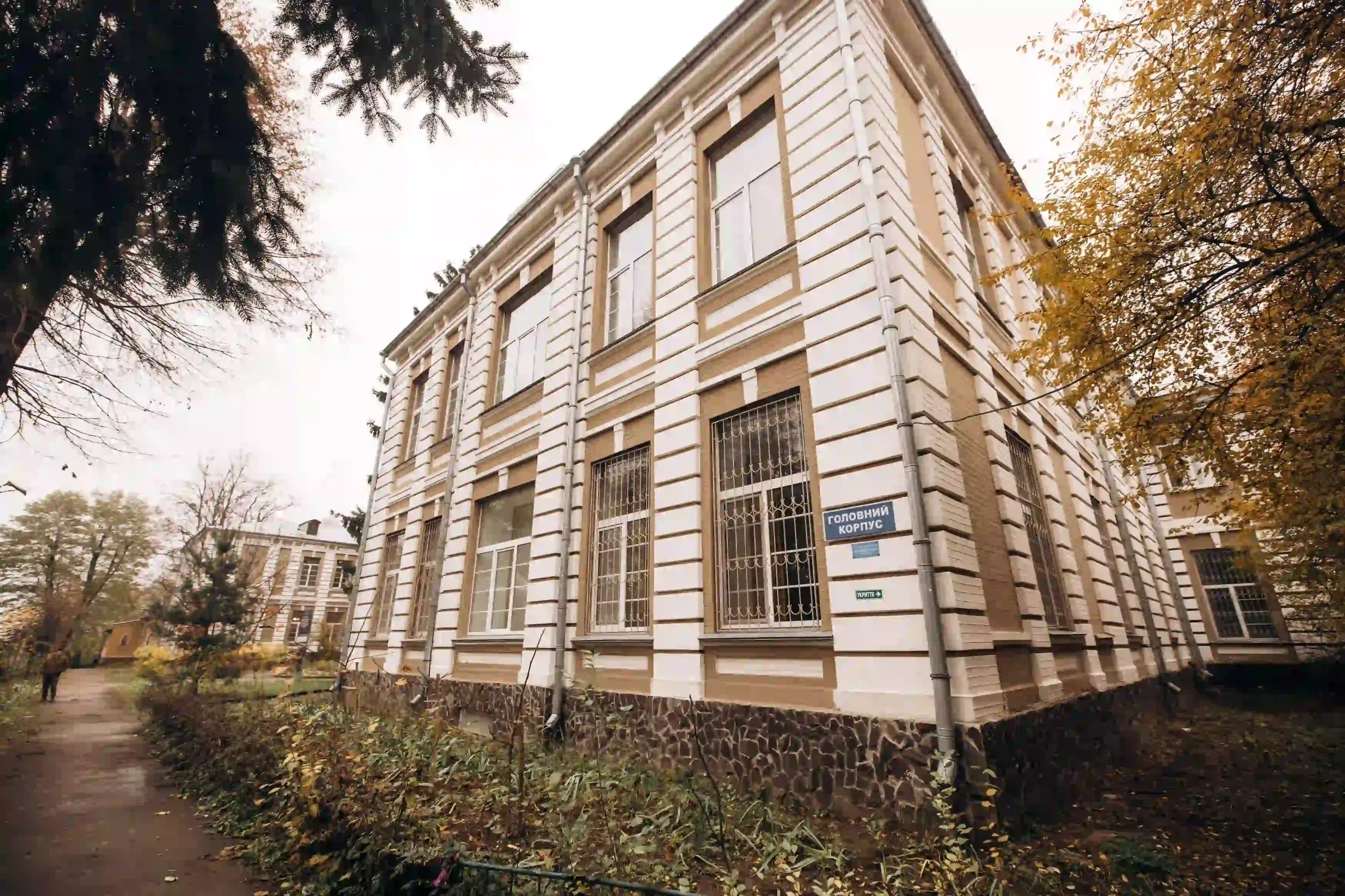 Центральний(головний) корпус - 5